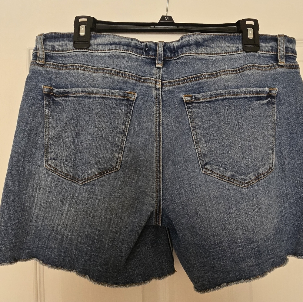 LOFT Raw Hem Denim Shorts Size 10 / 30 Medium Wash Mid Rise - Picture 2 of 8